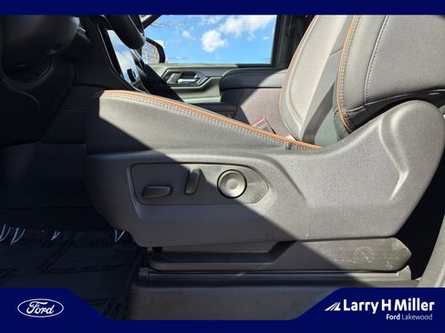 Used 2025 GMC Yukon XL AT4 image 14