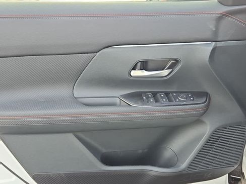 Used 2025 Nissan Kicks SR AWD/4WD image 9
