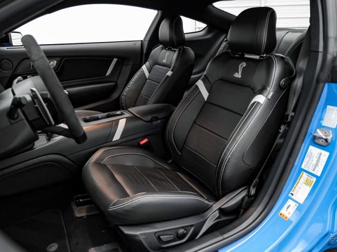 Used 2022 Ford Mustang Shelby GT500 w/ Technology Package RWD image 40
