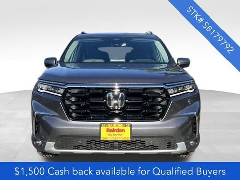 New 2025 Honda Pilot Touring image 2