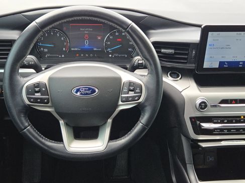 Used 2022 Ford Explorer XLT RWD image 26