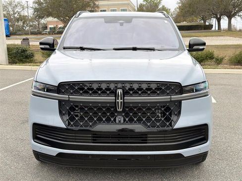 Used 2025 Lincoln Navigator Reserve w/ Jet Appearance Package image 8