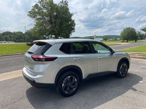 Used 2025 Nissan Rogue SV image 5