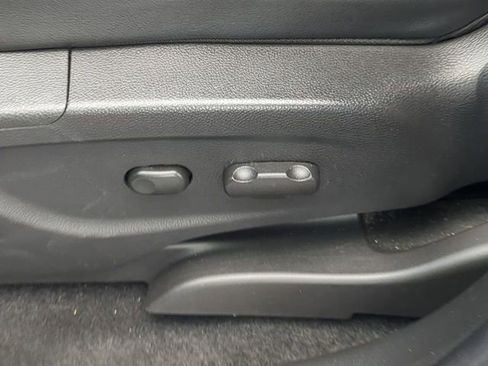 Used 2019 Chevrolet Trax LT w/ LT Convenience Package FWD image 21