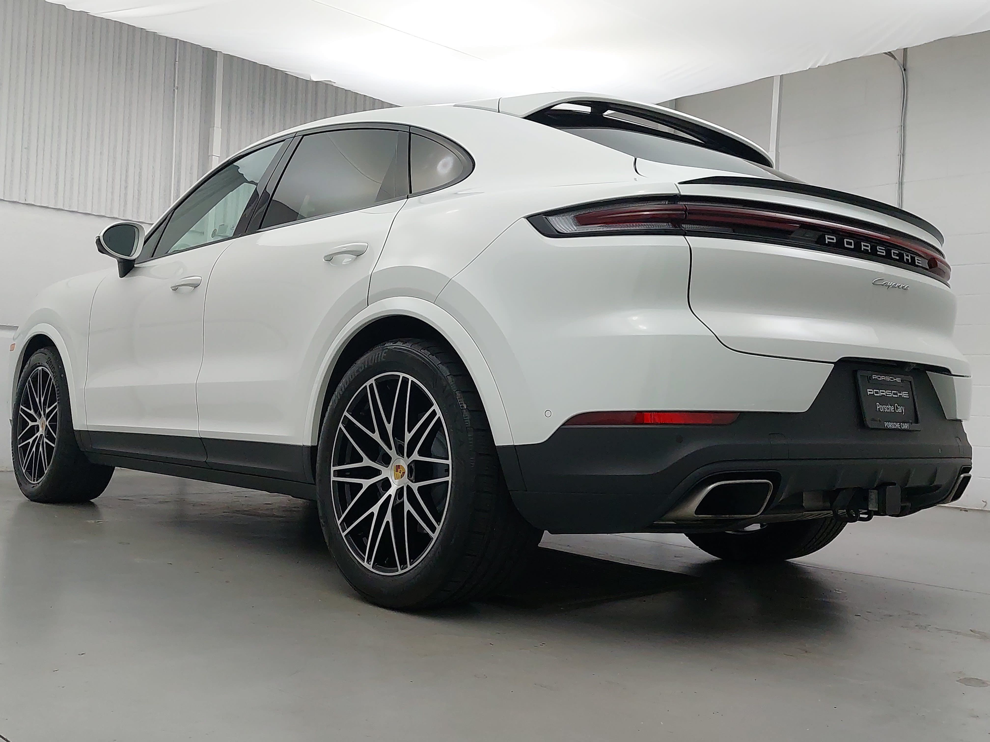 Certified 2024 Porsche Cayenne Coupe AWD/4WD image 3