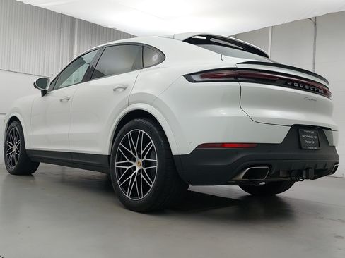 Certified 2024 Porsche Cayenne Coupe AWD/4WD image 3