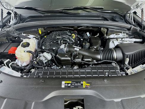 Used 2023 Jeep Grand Cherokee Altitude image 9