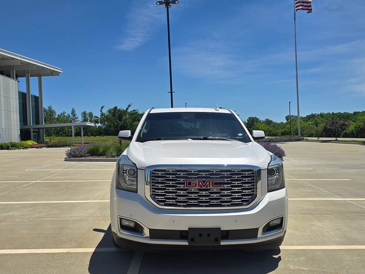 Used 2018 GMC Yukon XL Denali w/ Denali Ultimate Package AWD/4WD image 4