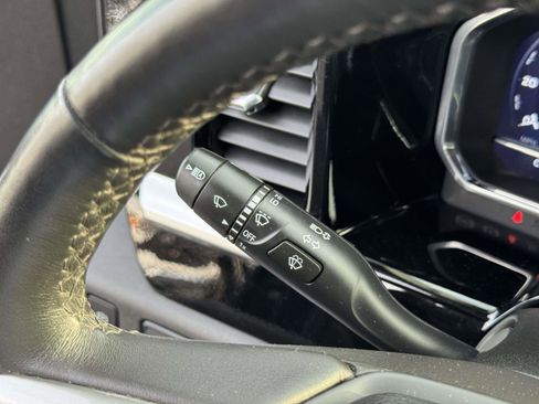 Used 2022 Chevrolet Silverado 1500 LT AWD/4WD image 7
