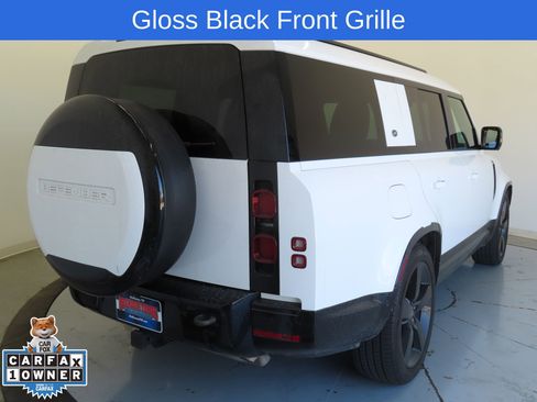 Used 2024 Land Rover Defender 130 X-Dynamic SE image 4