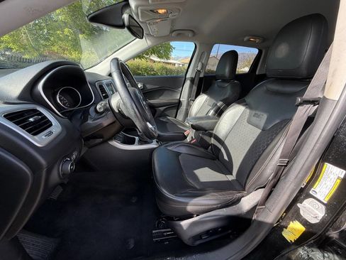 Used 2018 Jeep Compass Latitude w/ Popular Equipment Group FWD image 10