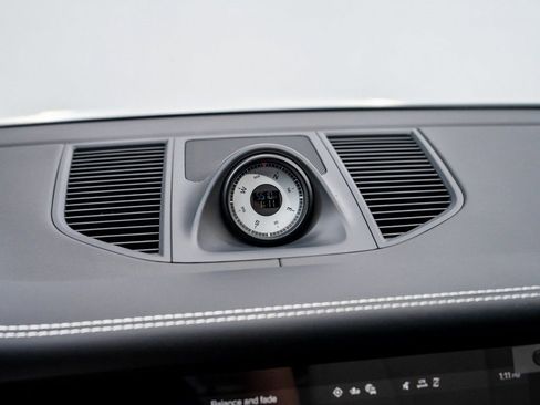 New 2026 Porsche Macan image 16