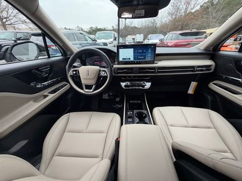 New 2026 Lincoln Corsair Premiere image 10