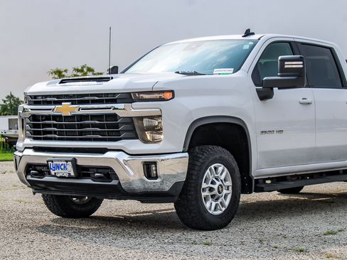 Used 2024 Chevrolet Silverado 2500 LT w/ Convenience Package AWD/4WD image 18
