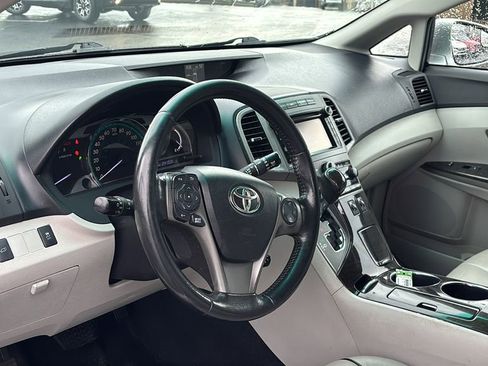 Used 2013 Toyota Venza XLE image 24
