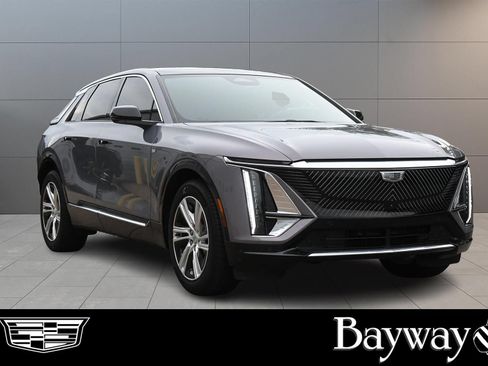 Certified 2024 Cadillac Lyriq Tech w/ Driver Assist Package AWD/4WD image 4