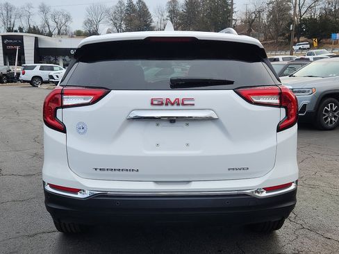 Used 2024 GMC Terrain SLT w/ Infotainment Package II image 5