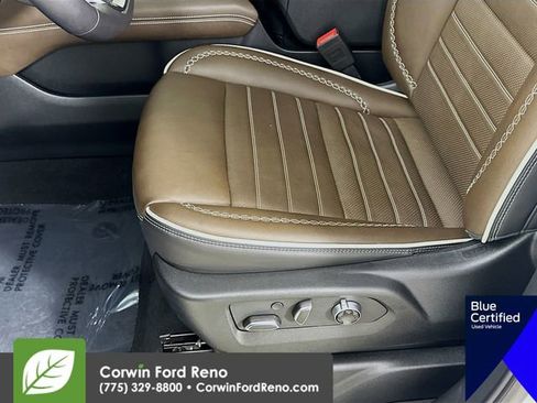 Used 2025 GMC Yukon Denali Ultimate AWD/4WD image 23