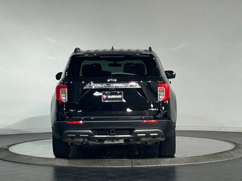 Used 2023 Ford Explorer XLT w/ Equipment Group 202A AWD/4WD image 8