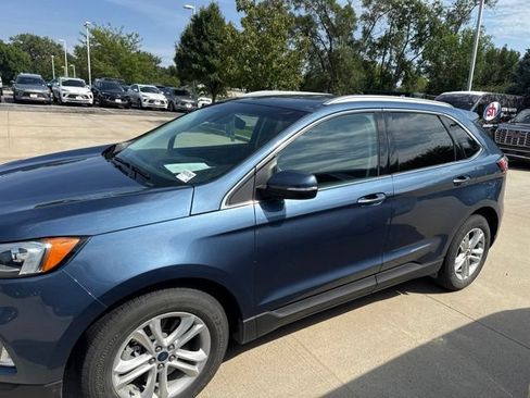 Used 2019 Ford Edge SEL w/ Equipment Group 201A AWD/4WD image 2