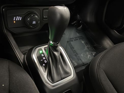 Used 2023 Jeep Renegade Altitude AWD/4WD image 18