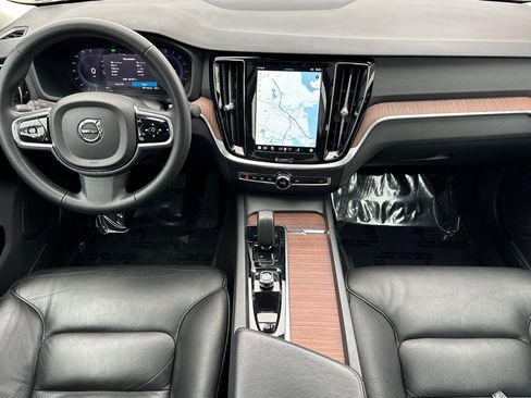 Used 2024 Volvo S60 B5 Plus image 3