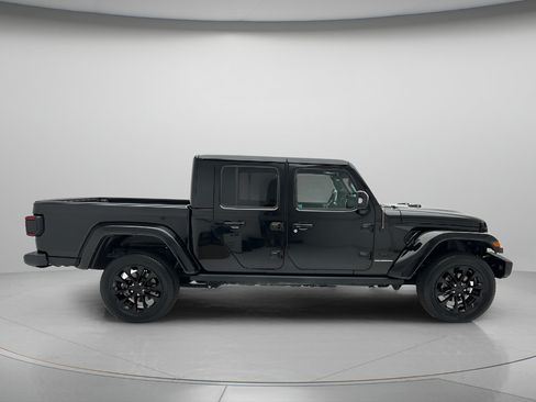 Used 2023 Jeep Gladiator Overland AWD/4WD image 4