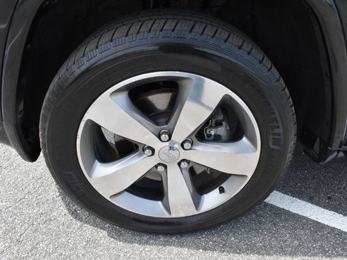 Used 2014 Jeep Grand Cherokee Overland w/ Advanced Technology Group image 32