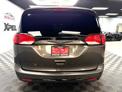 Used 2018 Chrysler Pacifica Touring Plus w/ S Appearance Package FWD image 12