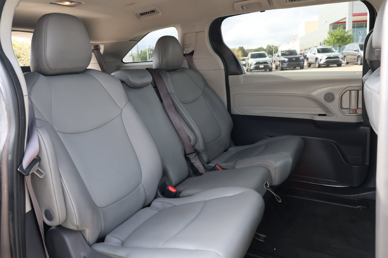 Used 2021 Toyota Sienna XLE FWD image 31