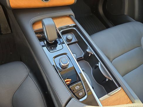 Used 2025 Volvo XC90 B5 Plus w/ Protection Package Premier image 22