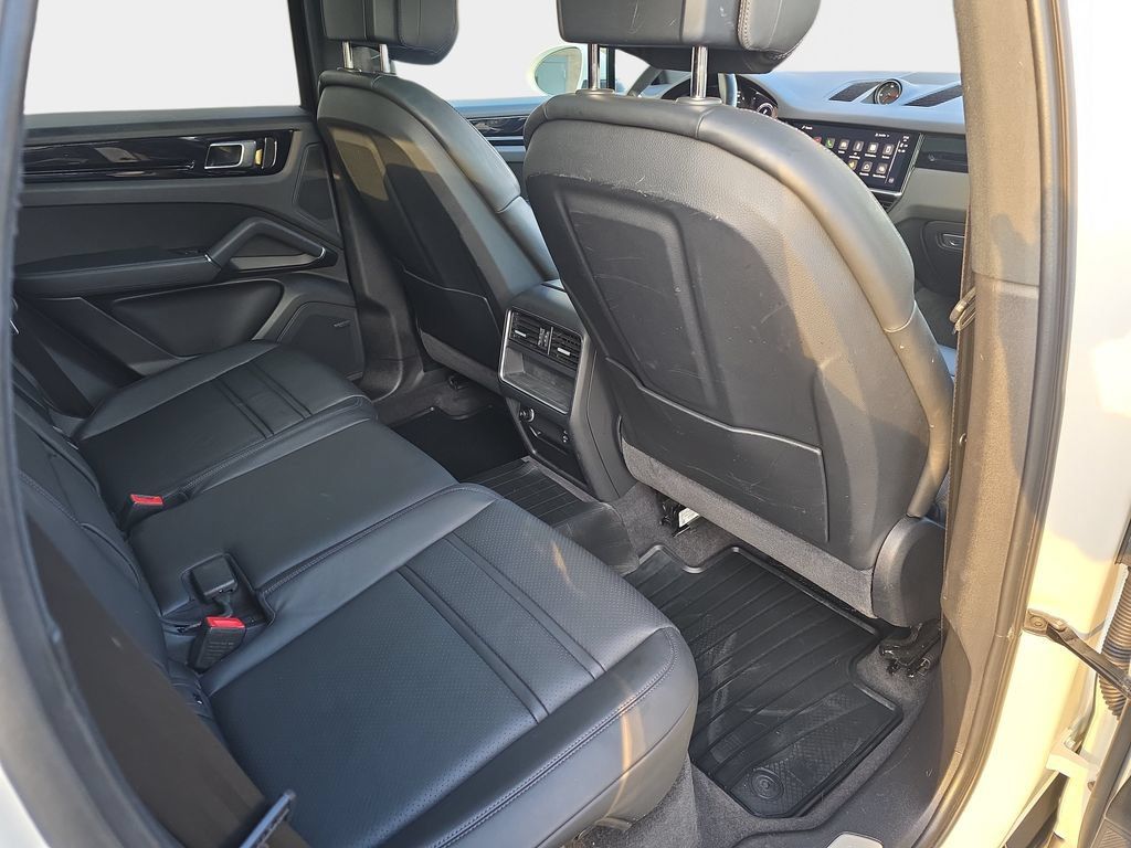Used 2023 Porsche Cayenne AWD/4WD image 13