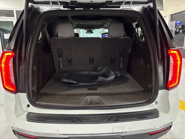Used 2023 GMC Yukon XL SLT AWD/4WD image 32