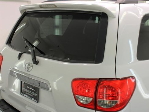 Used 2008 Toyota Sequoia Platinum image 19