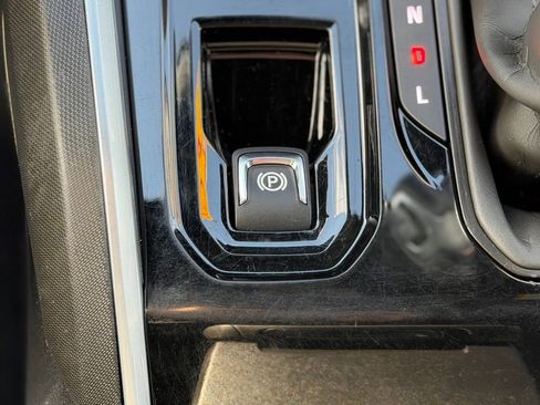 Used 2023 Chevrolet Colorado LT w/ LT Convenience Package III image 16