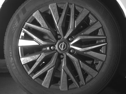 Used 2025 Nissan Altima 2.5 SV FWD image 15