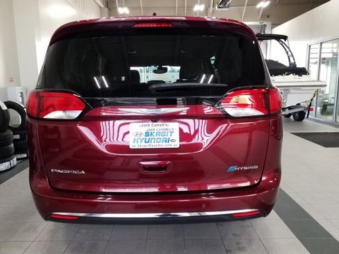 Used 2020 Chrysler Pacifica Limited w/ Advanced Safetytec Group image 21