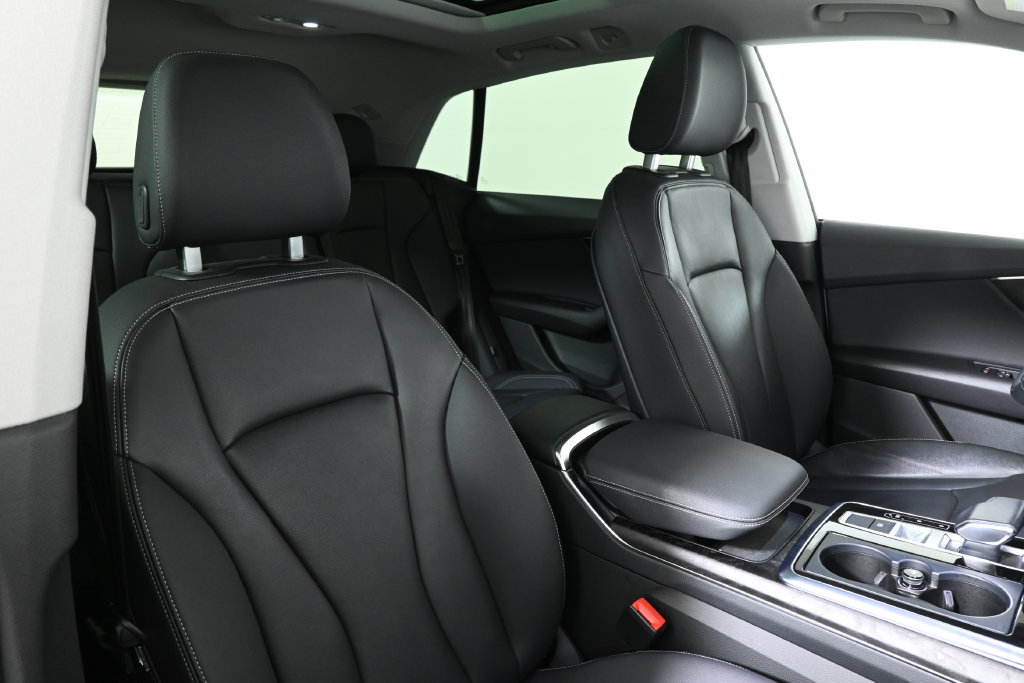 Used 2023 Audi Q8 Premium AWD/4WD image 28