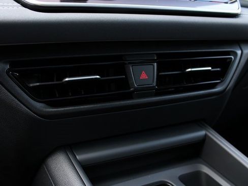 New 2025 Volkswagen Tiguan SE R-Line image 6