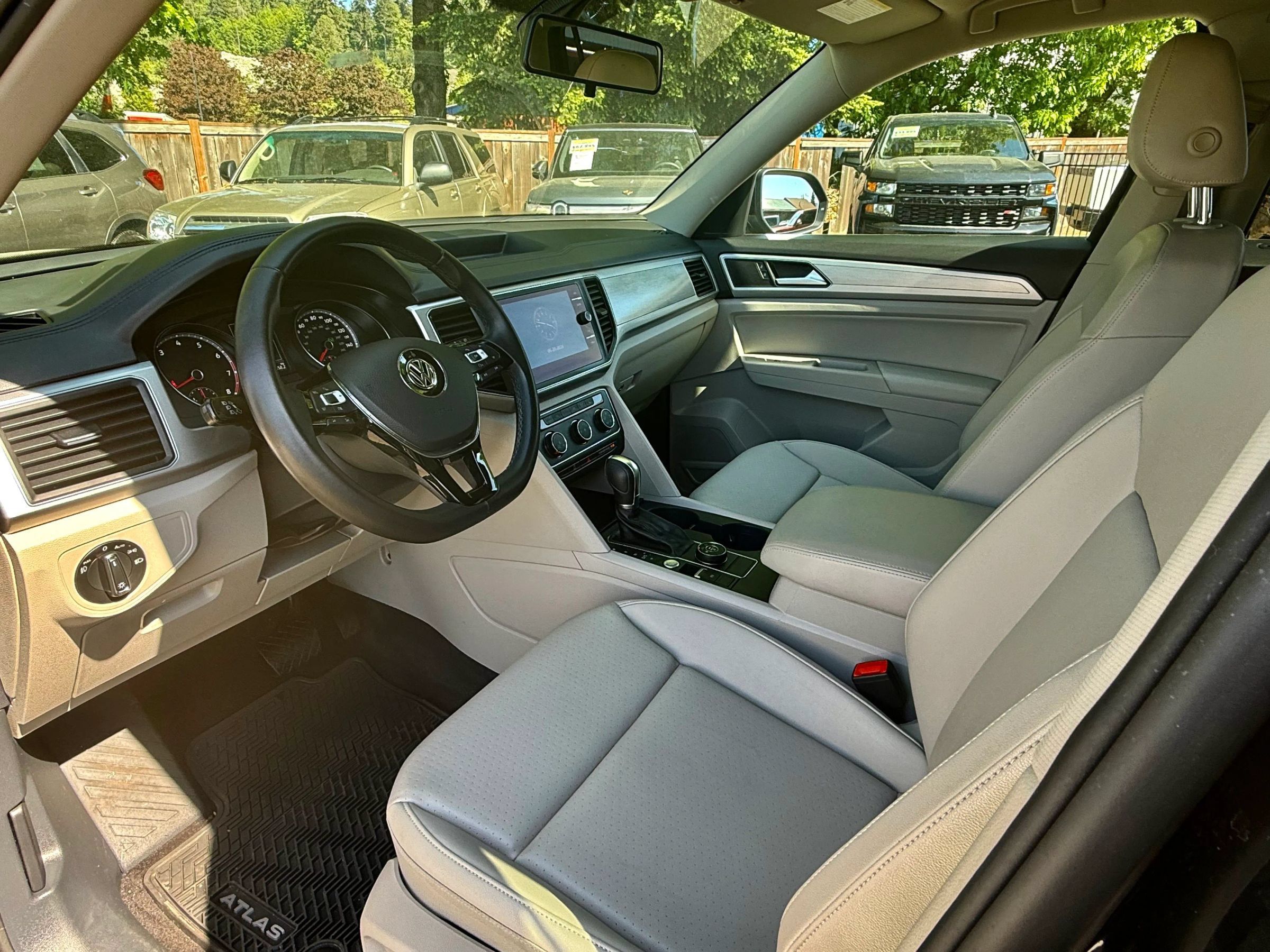 Used 2018 Volkswagen Atlas SE AWD/4WD image 16