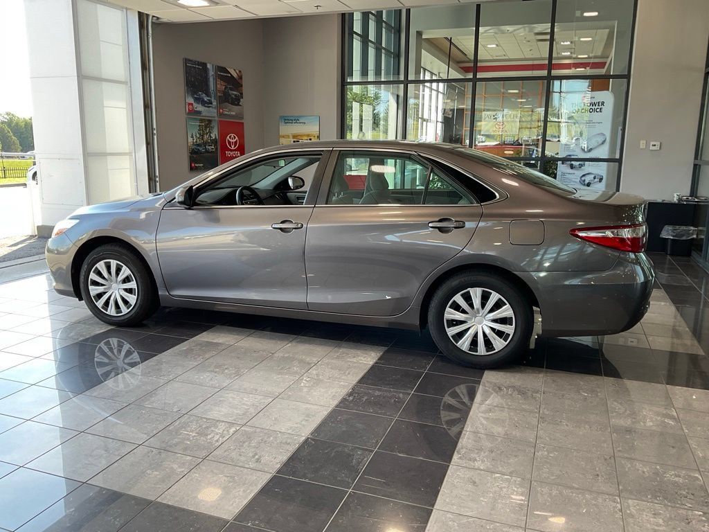 Used 2017 Toyota Camry LE FWD image 4