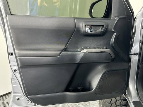 Used 2016 Toyota Tacoma TRD Sport image 25