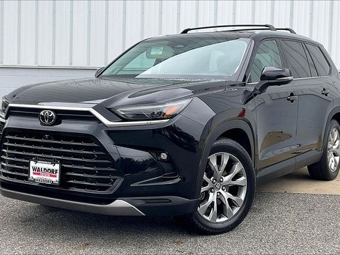 Used 2024 Toyota Grand Highlander AWD image 2