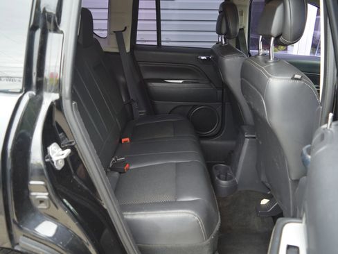 Used 2014 Jeep Compass Latitude FWD image 19