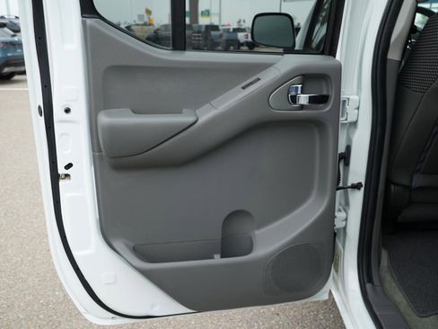 Used 2016 Nissan Frontier Desert Runner image 15