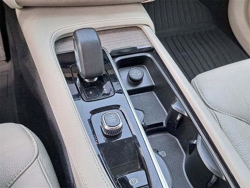 Used 2024 Volvo XC90 B5 Plus w/ Protection Package image 16