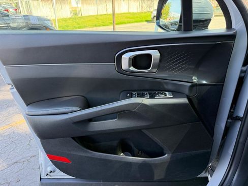 Used 2025 Kia Sorento S w/ Panoramic Sunroof Package AWD/4WD image 9