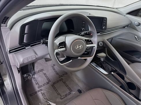 Certified 2025 Hyundai Elantra SE FWD image 17