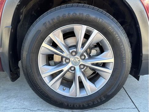 Used 2015 Toyota Highlander XLE AWD/4WD image 9