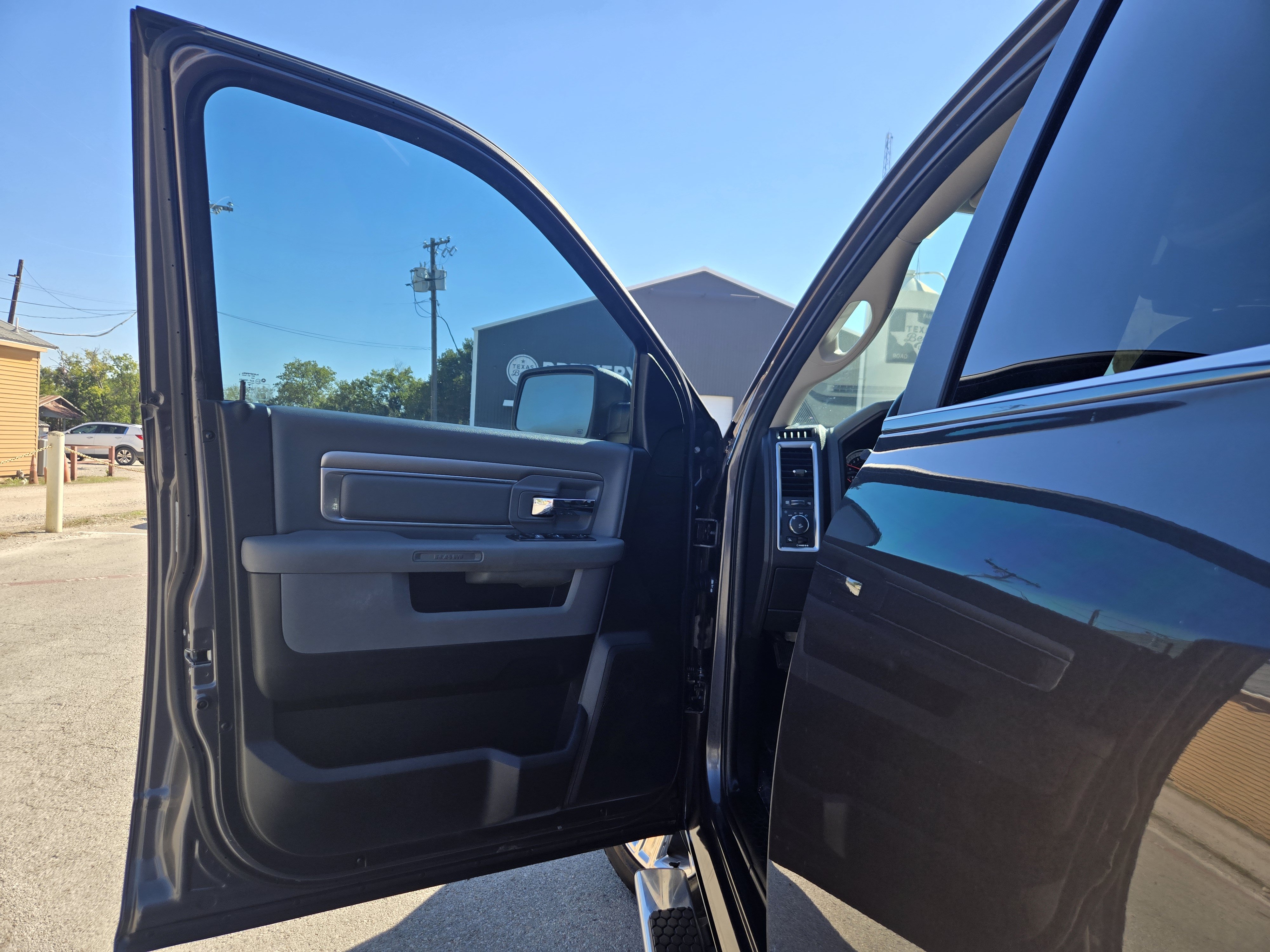 Used 2017 RAM 1500 Lone Star AWD/4WD image 4
